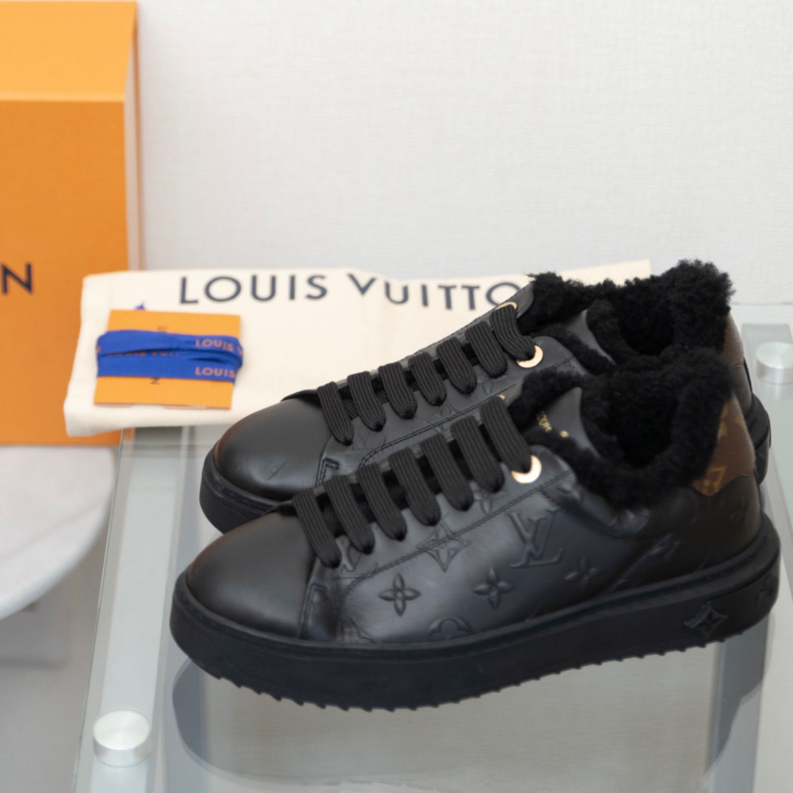 LOUIS VUITTON】スニーカータイムアウト ローカット ロゴ ブラック 