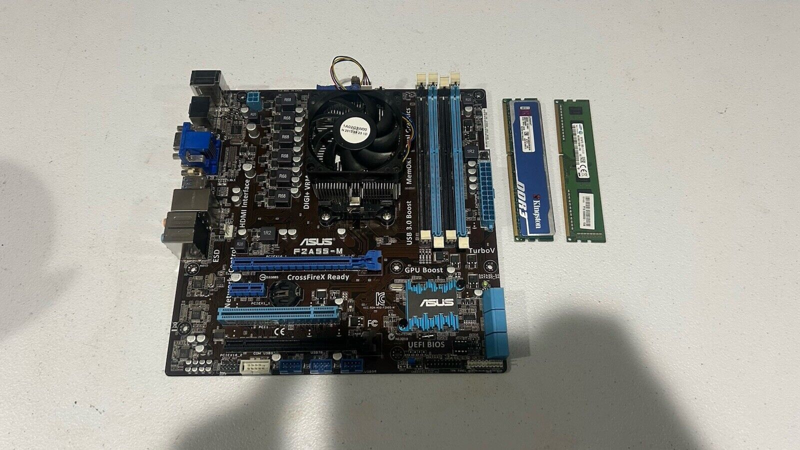 ASUS F2A55-M ソケット FM2 マイクロ ATX マザーボード 6GB RAM A8-5600 CPU