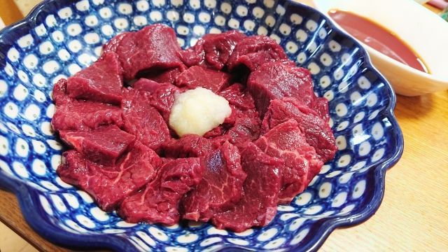 【業務用】馬刺し赤身１kg さっぱり美味しい小分け袋 熊本加工 送料無料