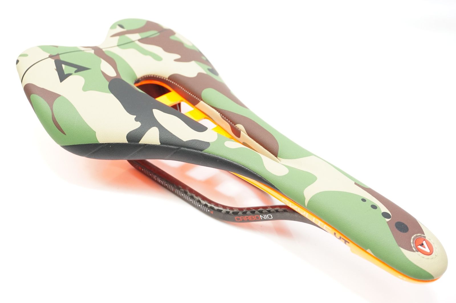 未使用 ASTVTEアスチュート SKYLINE-VT TACA 穴あきサドル