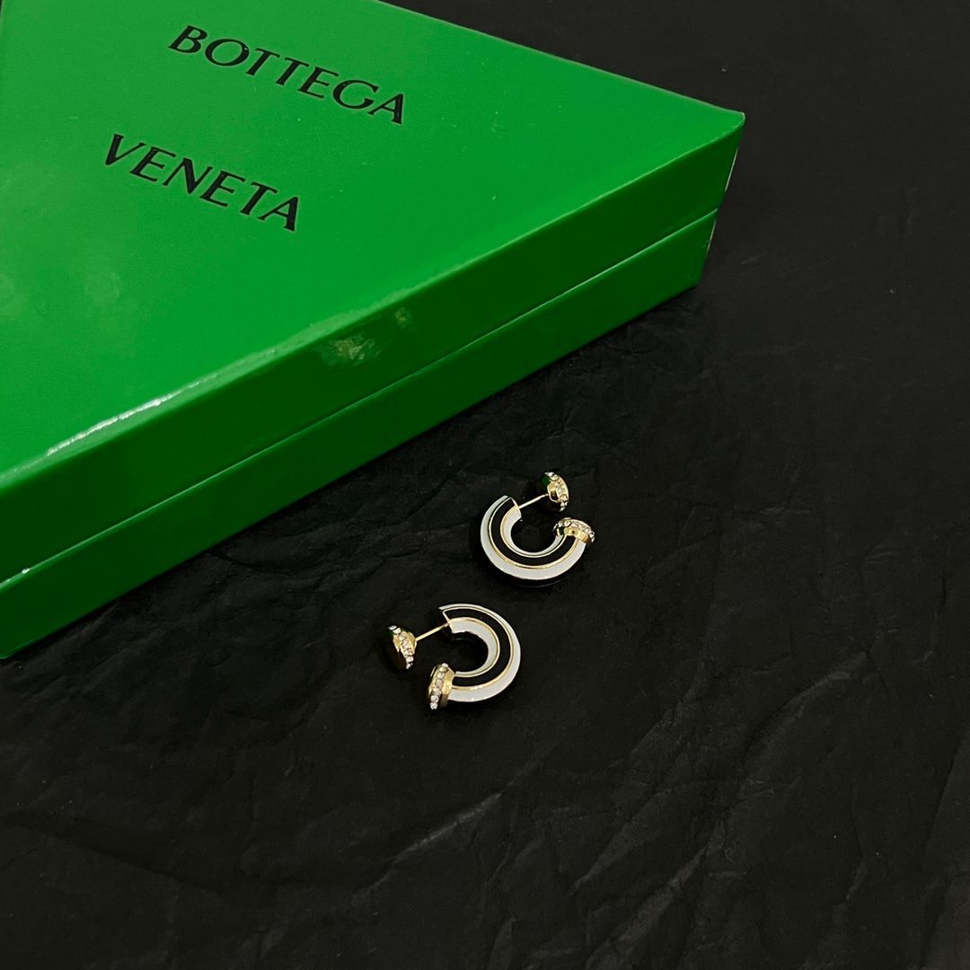 新品  BOTTEGA VENETA  ミニ アルコ   Cassette  ピアス(両耳用)