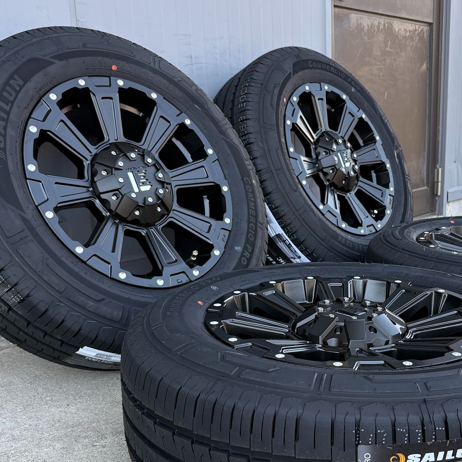 車検対応 訳有 200系 ハイエース LEXXEL DeathRock 16インチ SAILUN コメルチオ PRO 215|65R16 109|107 1台分 タイヤホイール