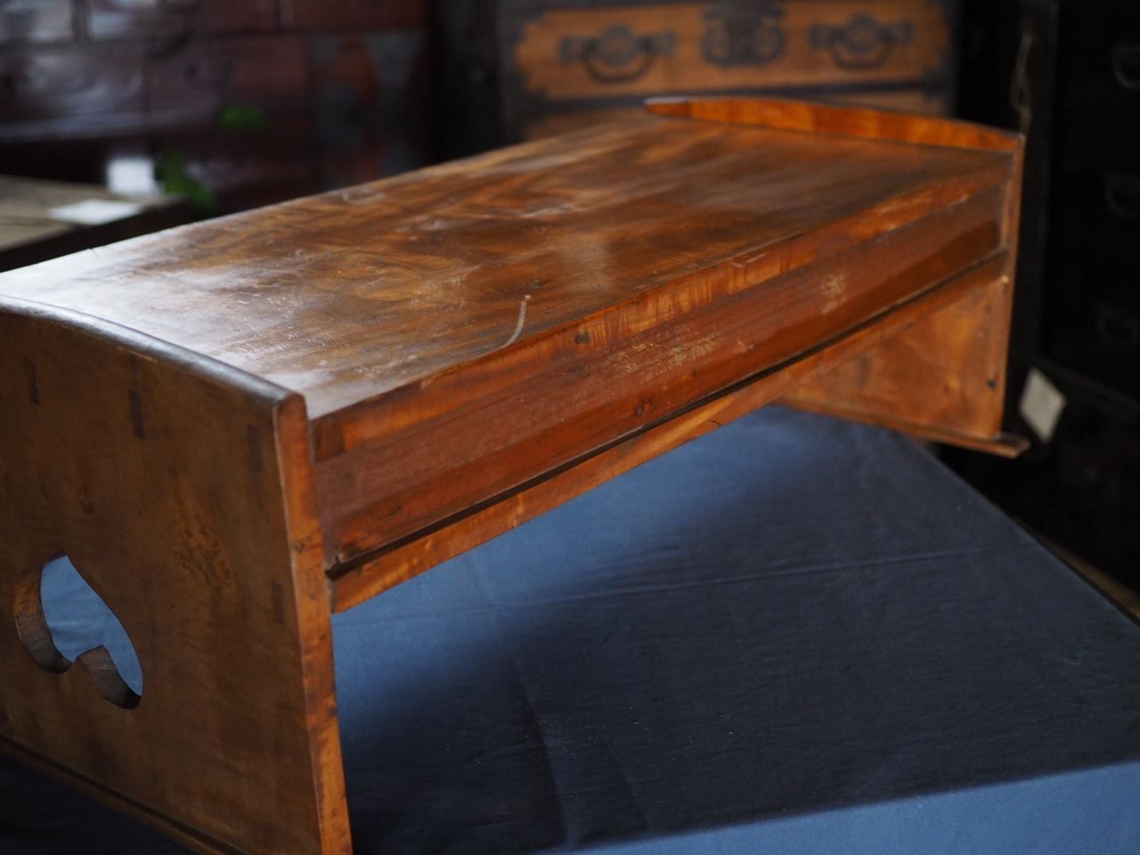 100年前の紅葉材天板書斎机 大正15年