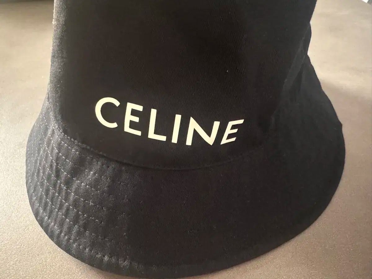 CELINE バケットハット ブラウン/ブラック CELINE - セリーヌ バケットハット ブラウン ブラック トリオンフ