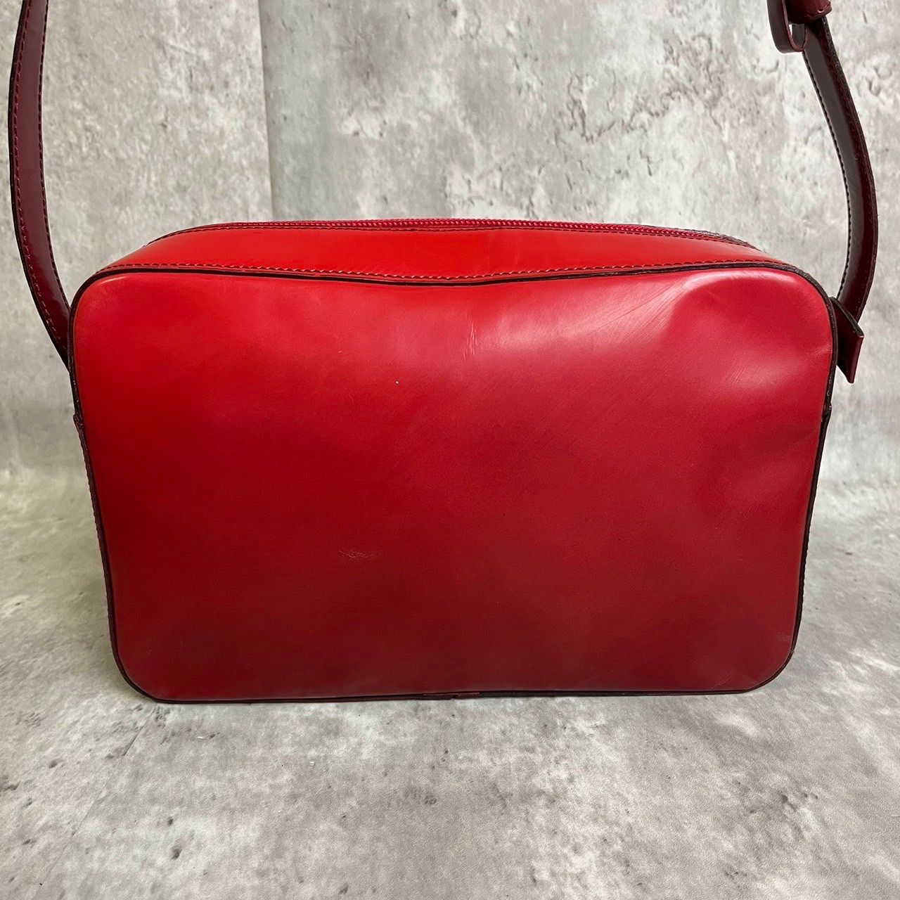 ✨良品✨ PRADA プラダ カメラバッグ ショルダーバッグ ロゴ型押し 