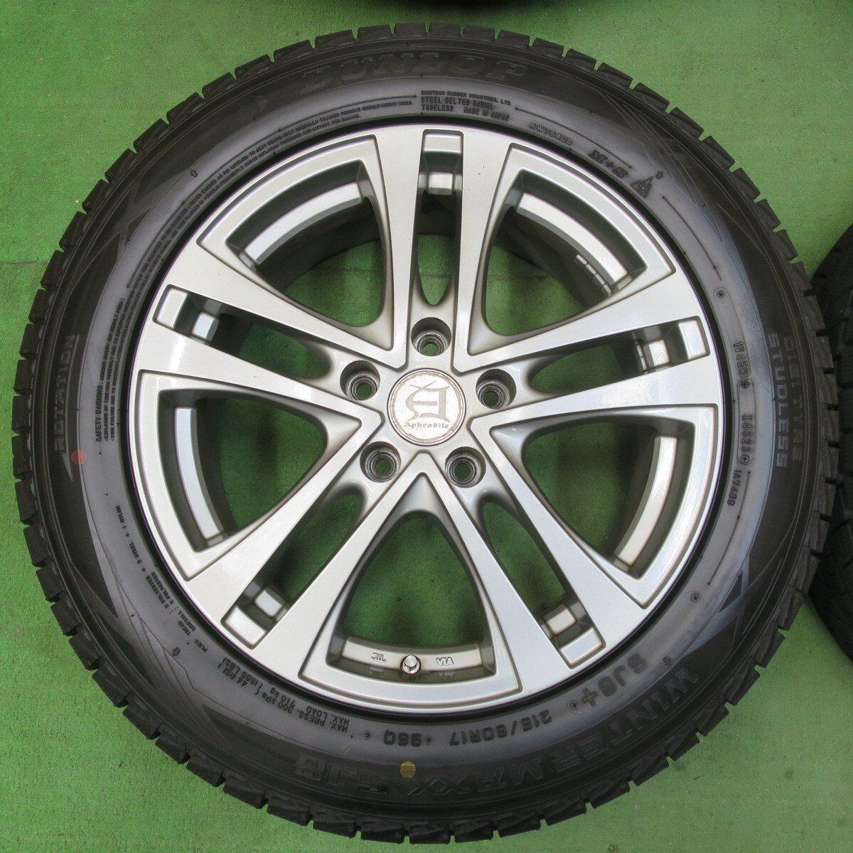 チンチラステップ、ソリ、お店　約37000円 GENUINE BMW 36131179828 Wheel Center Cap BMW 525i 750iL 735i
