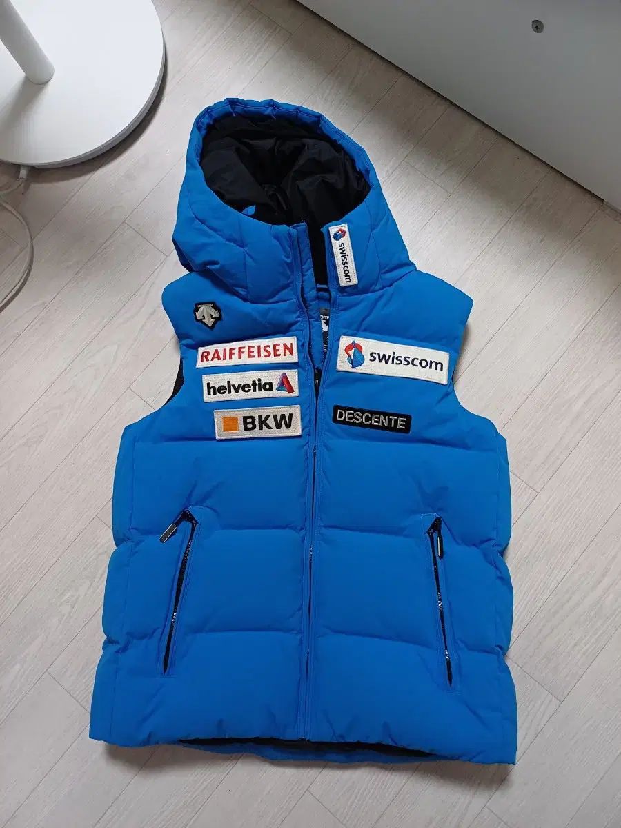 DESCENTE デサント キッズ スイススキーチーム ダウンベスト ベスト 150 サイズ