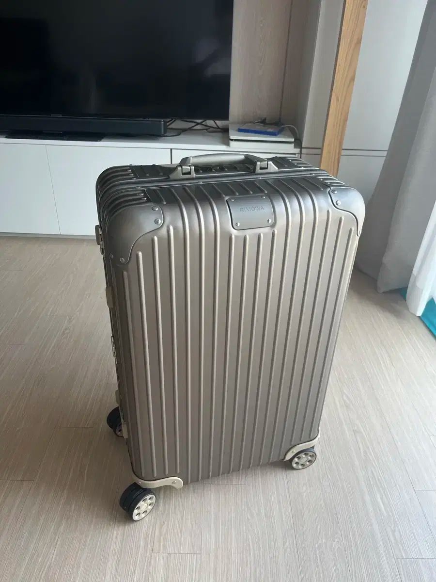 リモワ オリジナル チェックインm チタン