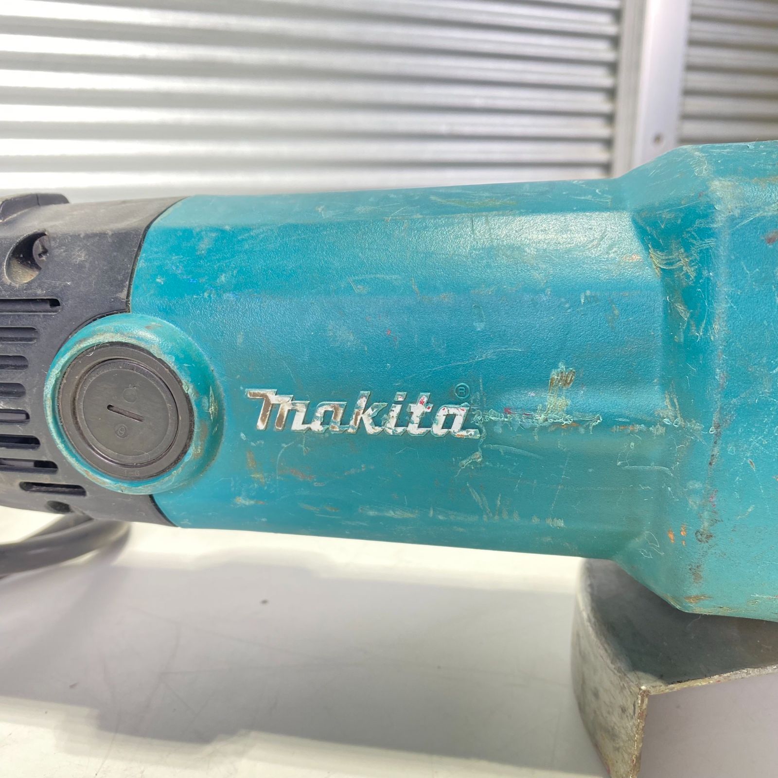 中古 makita マキタ GA7011C 電子ディスクグラインダ 180mm グラインダー 電動工具