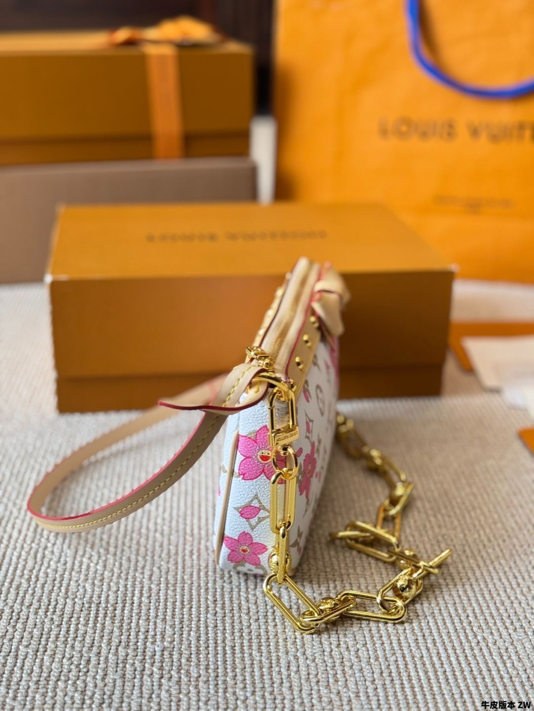 今日特価】Louis Vuitton x Murakami Sakura Series Pillow Bag