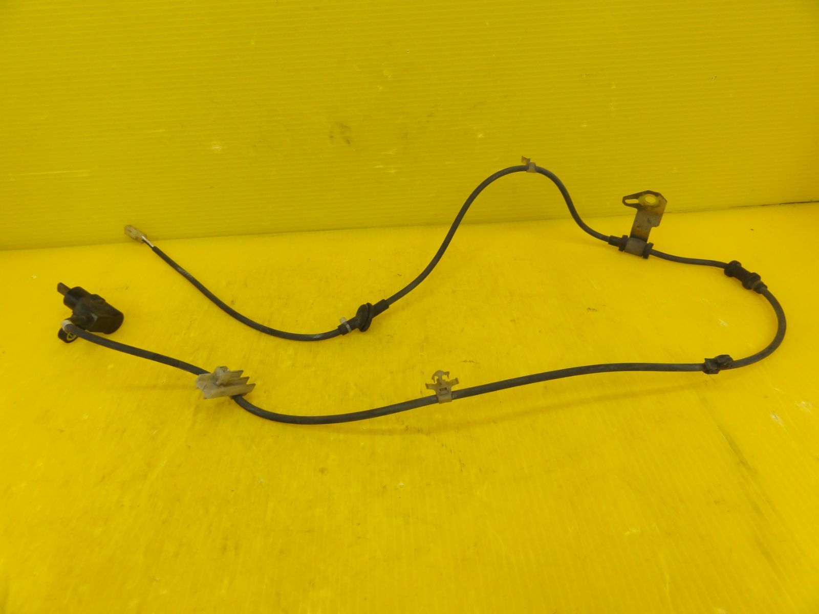 ブレーキセンサー 左