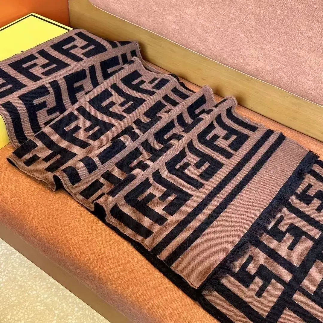 ★フェンディ FENDI★ラムウール混★ラビットファー付き ★ ジャケット&スカート セットアップ スーツsize 40 ★イタリア製 FENDI（フェンディ) カシミヤ マフラー fendi マフラー