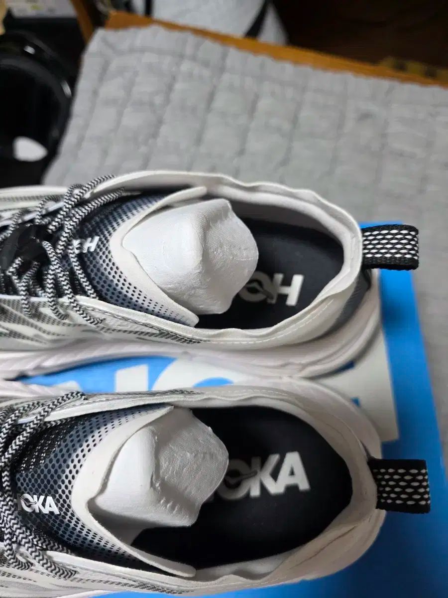 HOKA ONE ONE ホカオネオネ マップ速度 4 ライト 270