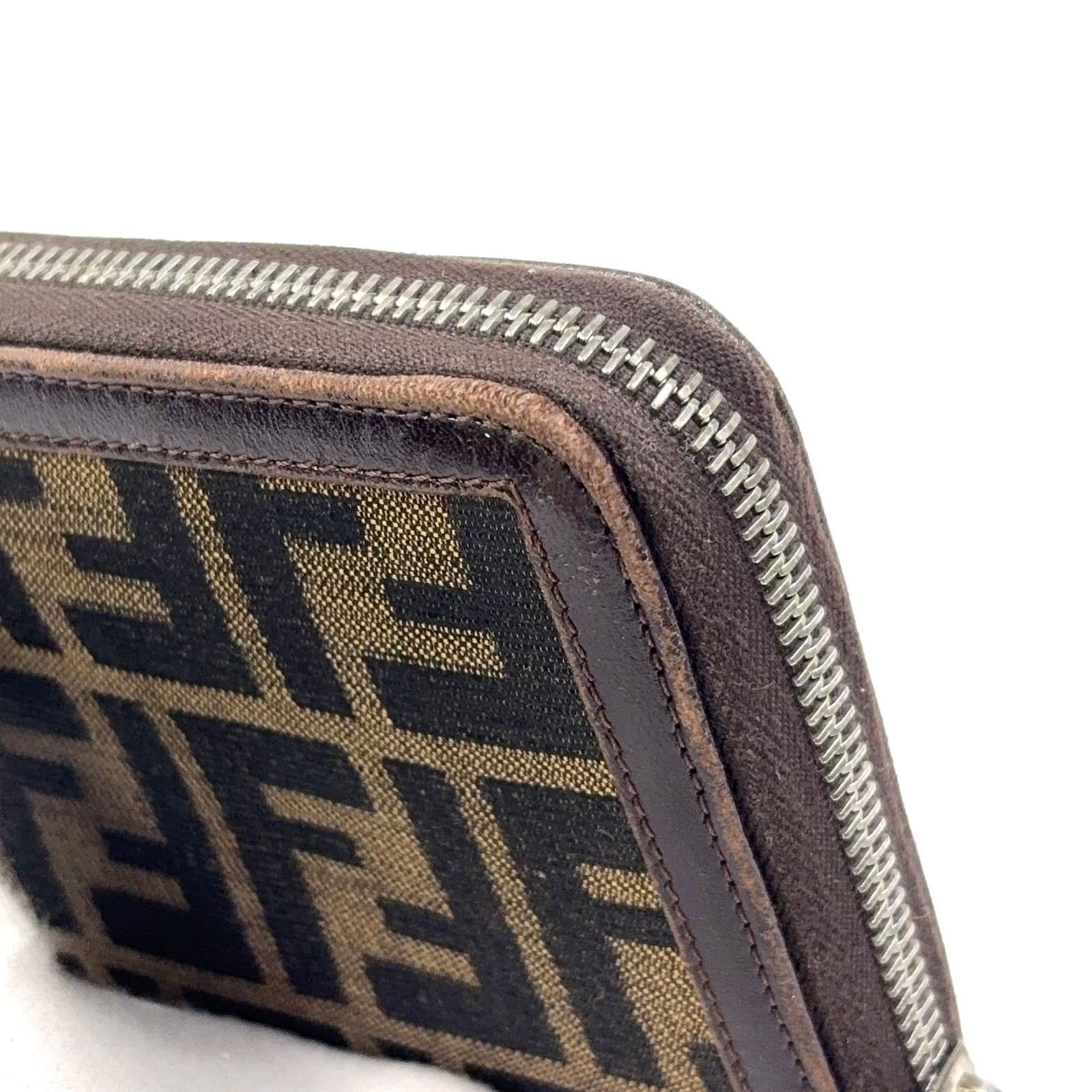 FENDI ズッカ柄 ラウンドファスナー キャンバス ブラウン 長財布
