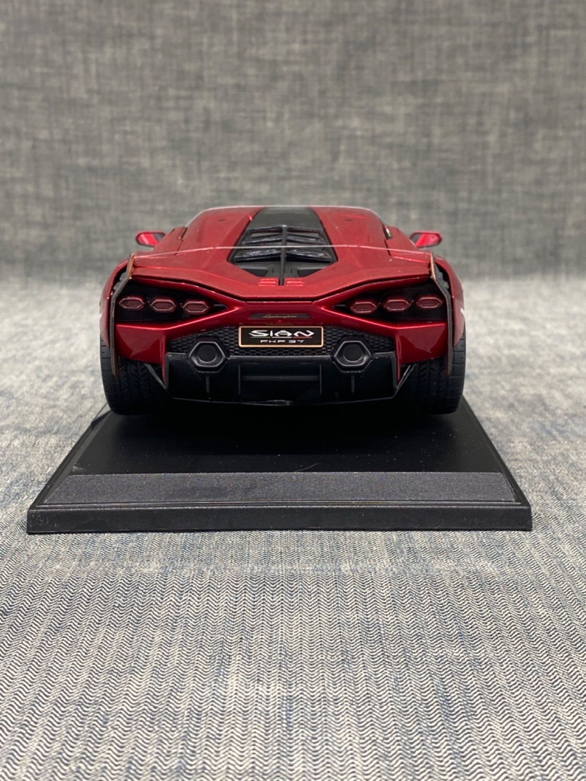 Q YG24062163 Maisto 1/18 Special EDITION Lamborghini sian FKP 37