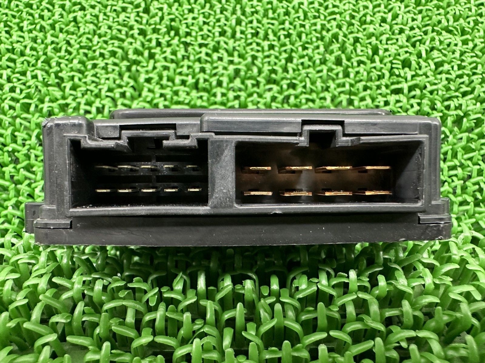 新古品 カワサキW650純正ヒューズボックス 品番26021-0061 純正