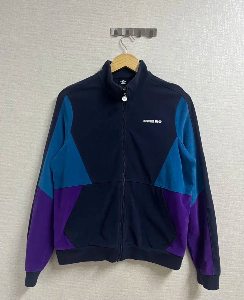 アンブロ スリット バイ ジップアップ