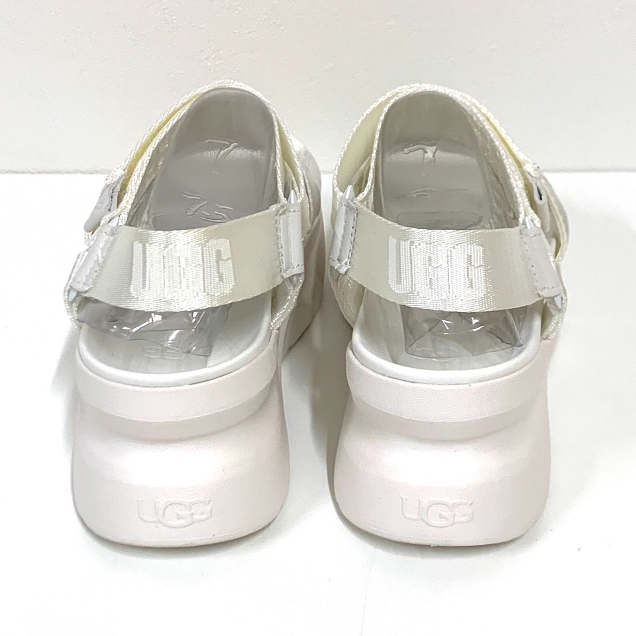 UGG ホワイト ストラップサンダル UGG アグ サンダル ストラップサンダル ストラタス レディース