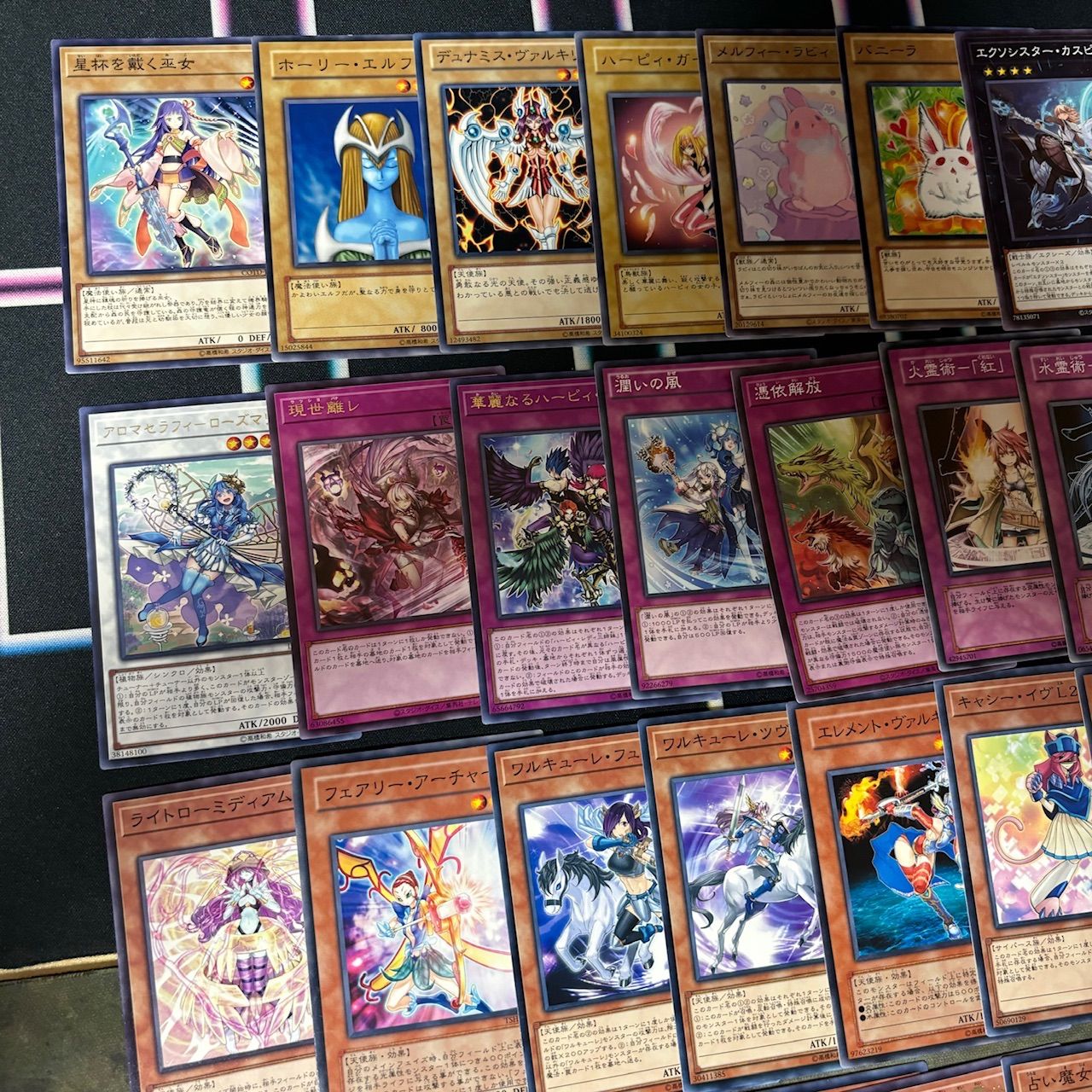 遊戯王　かわいい系ファイルまとめ売り　スーパー以上180枚 nvq21 11 かわいい系 美少女系 被り無しコレクション 60枚