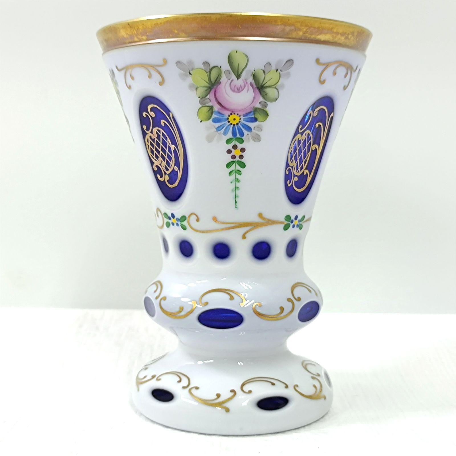 ヴィンテージ　チェコ　BOHEMIA Cristal ブルー＆ホワイトガラス金彩花紋　花瓶　飾り花器　美品 ヴィンテージ チェコ BOHEMIA Cristal ブルー＆ホワイトガラス