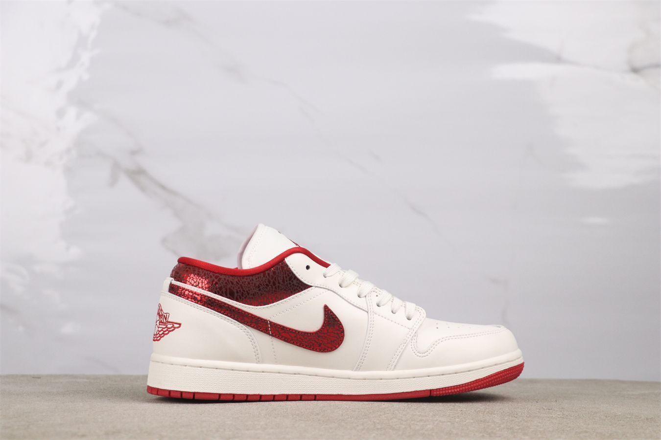 今日 Air Jordan HJ9338-106 エアジョーダン ロートップ ホワイトレッド