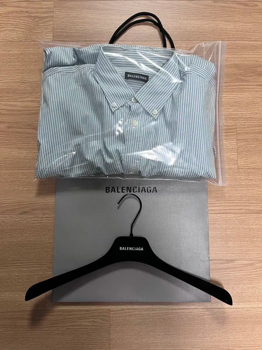 BALENCIAGA バレンシアガ バックロゴ ストライプ オーバーサイズシャツ 楽天市場】バレンシアガ シャツ バックロゴの通販