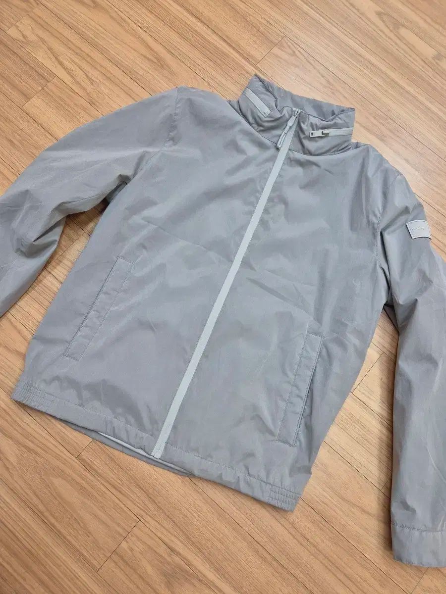 DKNY グレー ウインドブレーカー M サイズ全体 使用感 書き留めてください 手つかずの