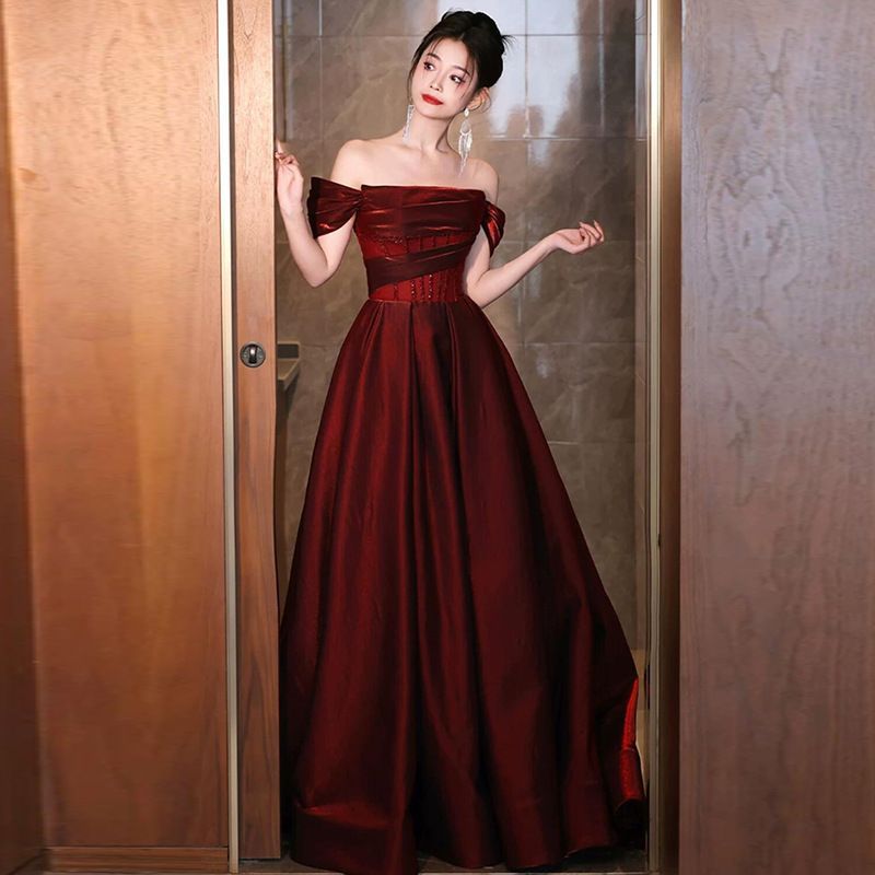 レディース ドレス ワインレッド オフショルダー 結婚式 二次会 成人式 2025夏 新娘 婚約 パーティー 敬酒ドレス