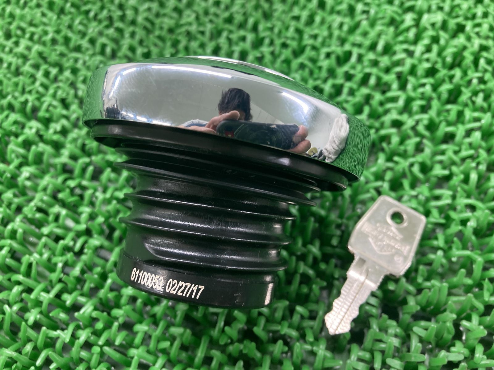 タンクキャップ 61100053 ハーレー 純正 中古 バイク 部品 コンディション良好 割れ欠け無し スポーツスター ソフテイル ダイナ