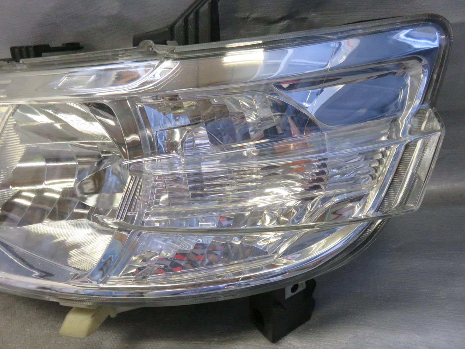 日産 セレナ DBA-CC25 後期 ハイウェイスター 純正 左ヘッドライト ☆STD7460/点灯OK 日産 セレナ C25 CC25 NC25 CNC25 純正HID ヘッド