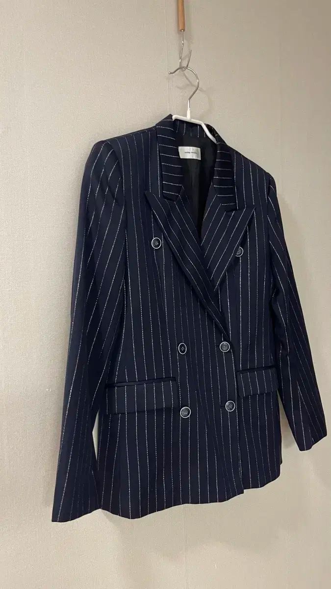 ssong studio ダブルボタン ストライプ スーツ ジャケット ファブリックと フィット