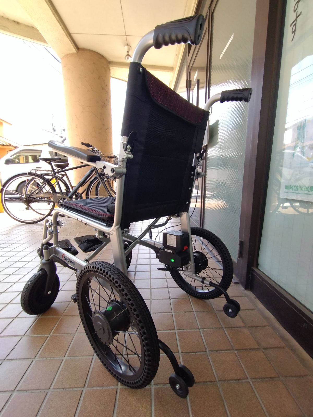 軽量電動車いすモバイドエアー