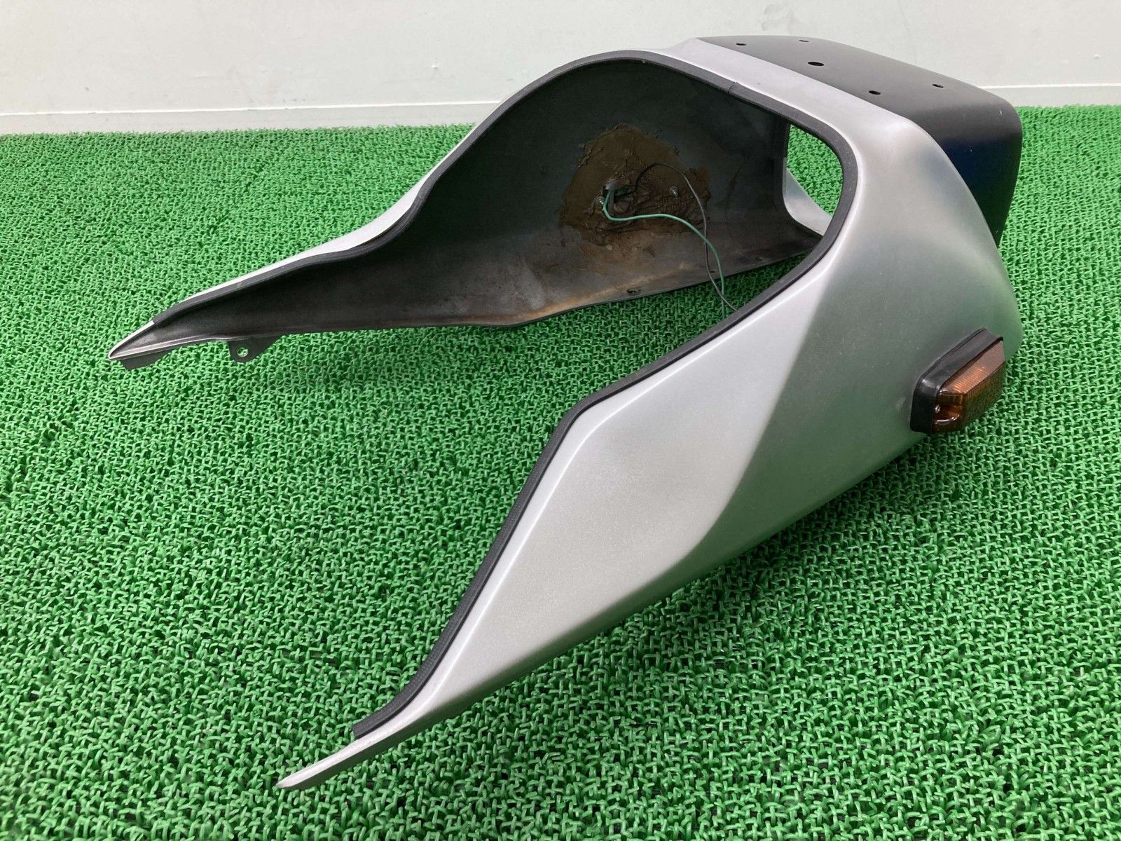 GSX1100Sカタナ アッパーカウル 赤 94411-493 スズキ 純正 バイク 部品 GU76A 刀 KATANA ウインカー加工 当時物 gA