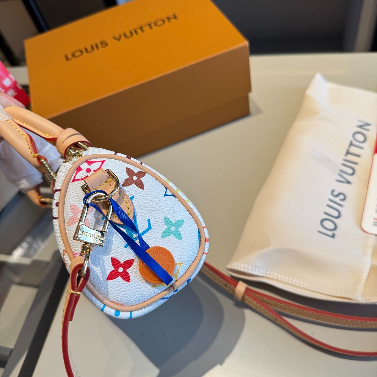 なる出品 🅿️1200✓変色皮シリーズ🔜 高級品🔥フルパッケージ🎁LV