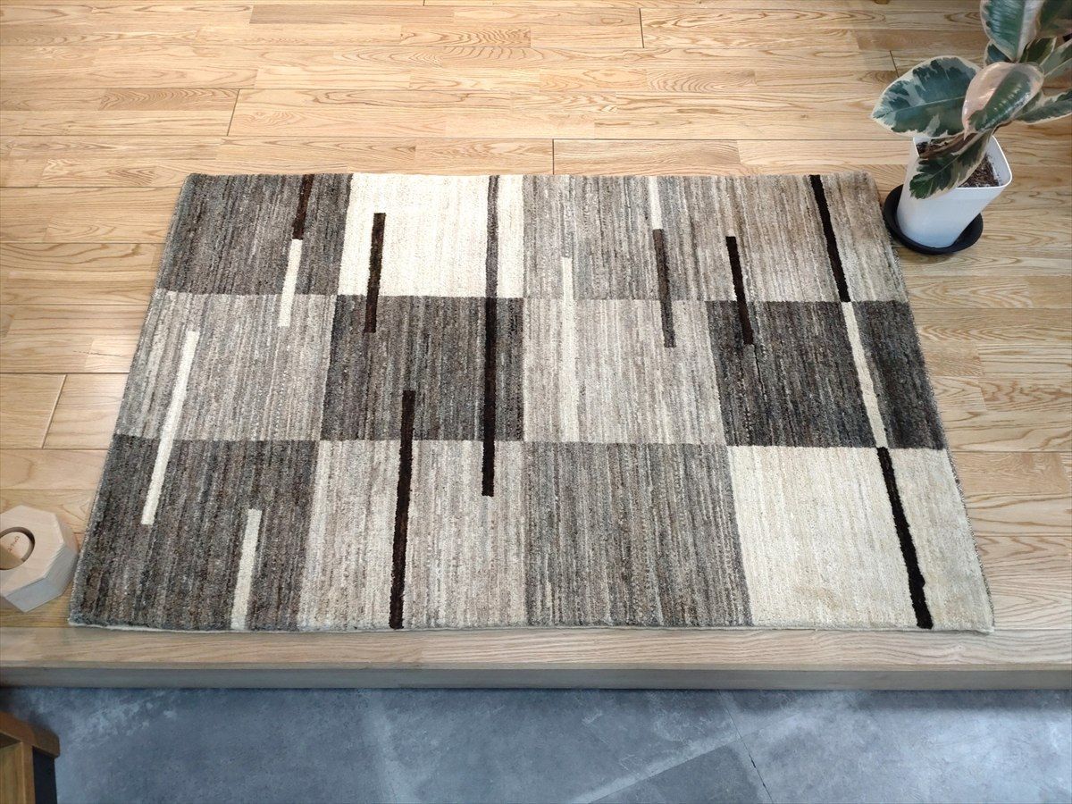 夏は涼しく冬は暖かい 天然無染めラグ 玄関マット大 118x76cm P202