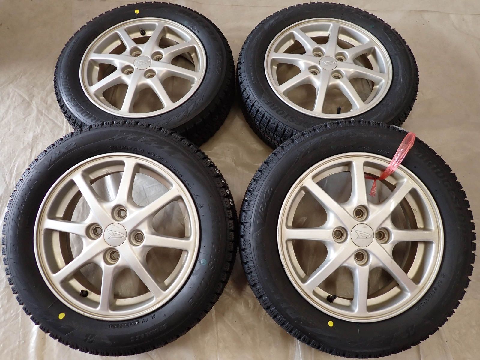 ダイハツ純正アルミ➕ブリジストンVRX2スタッドレスタイヤセット 22年