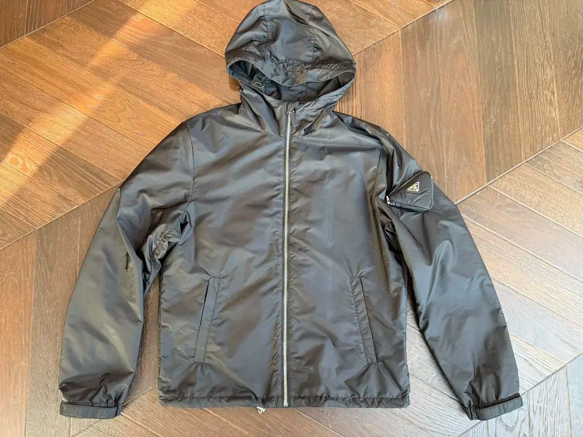 46 PRADA(プラダ) リナイロン 三角形 ポケット ウインドブレーカー ジャケット 黒 95