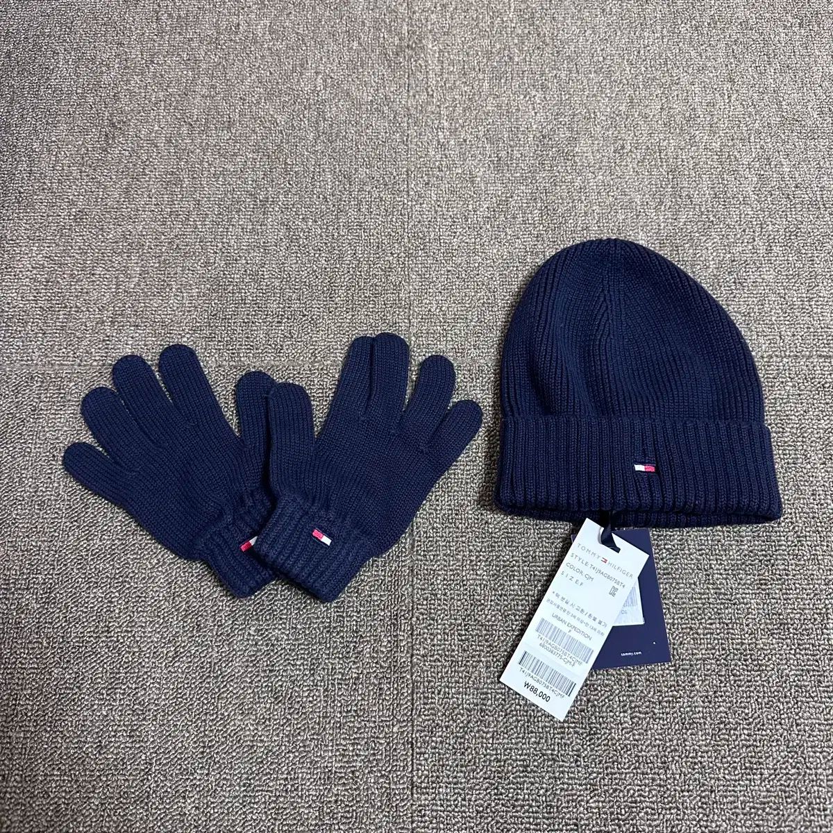 F 3 ー 7y 正規品 トミーヒルピッカー 帽子と手袋 セット