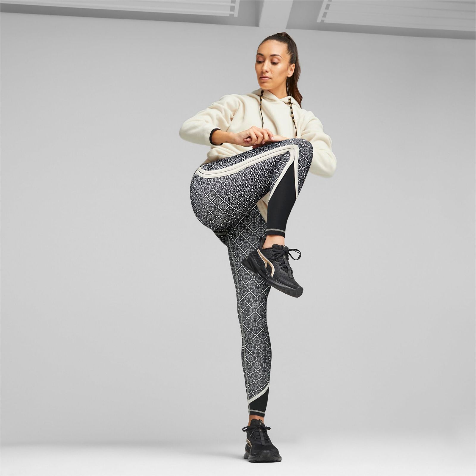 プーマ ランニングシューズ パワーフレーム 2 プリズマ ウィメンズ MU 378792 ブラック メタリック ゴールド 01 23.5 cm プーマ ブラック メタリック ゴールド 01 23.5 cm OLIVEOS_COM_TR