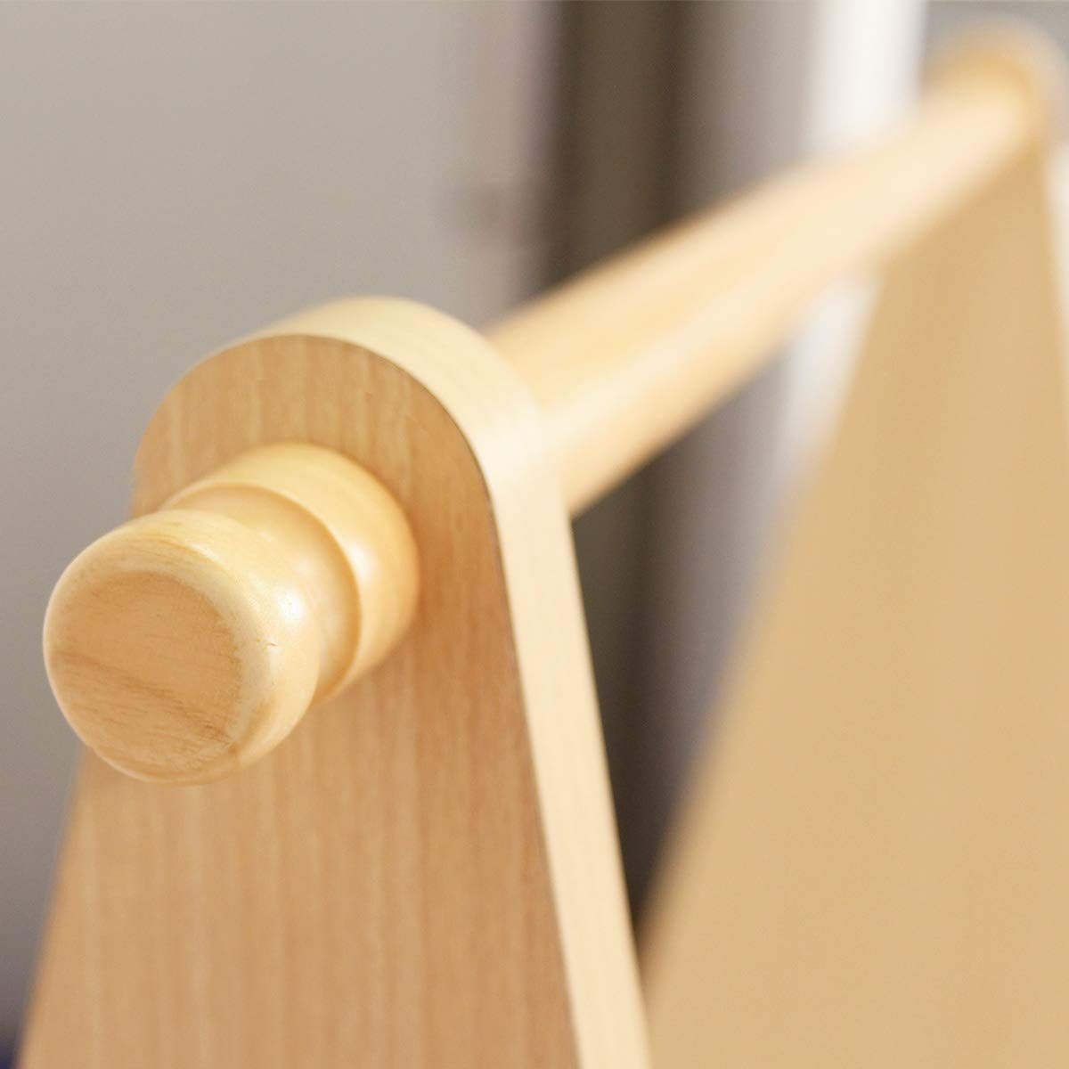 在庫 衣類収納 低め 木製 子供用 リビングに置ける北欧テイスト かわいい キッズ 鳥のオーナメント ナチュラルブラウン 幅63.9 ハンガーラック 高さ83.7 奥行37.6cm 白井産業 LAK-8555 ランドキッズ MARWIL-DEMENAGEMENTS_CH