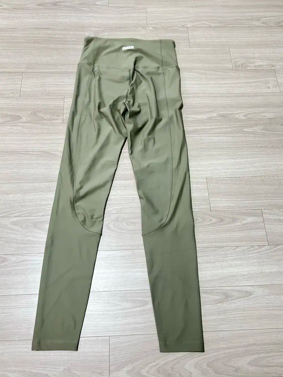 Nylora カーキ レギンス 未着用 S SIZE