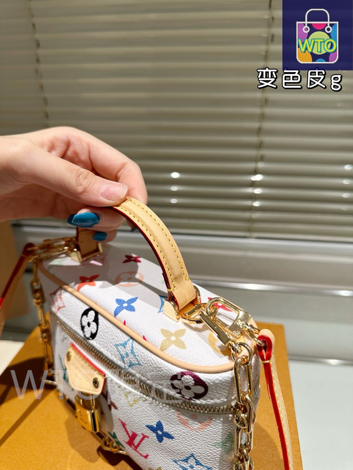 【愛らしいフォルム♪】ルイヴィトン×村上隆 ヴァニティポーチ 今日特価】LV 2025 村上隆 白三彩 Vanity Pouch・ルイ・ヴィトン