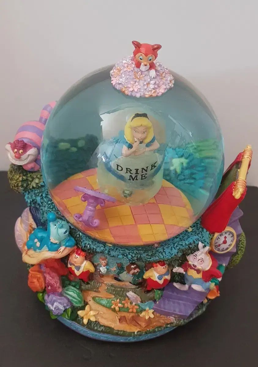 ディズニー　不思議の国のアリス　スノードーム Disney(ディズニー) アリス 飲んで スノードーム フィギュア 不思議な
