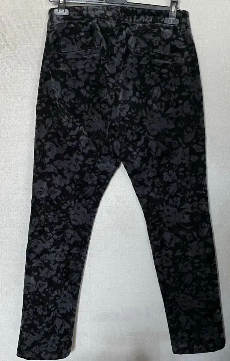 Attachment フラワー テクスチャー モールスキン パンツ