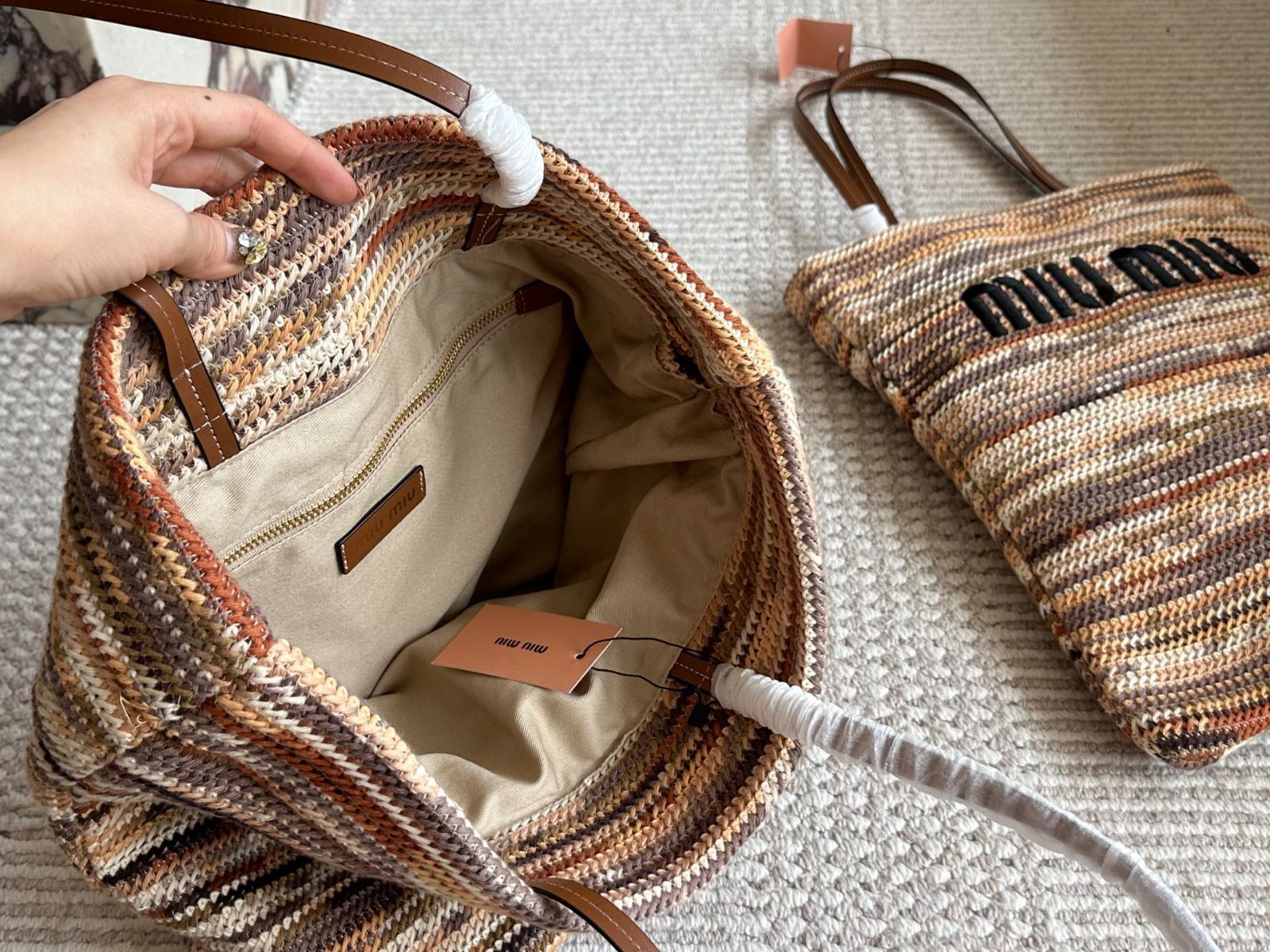 MIU MIU Palmetto　ラフィアバッグ MIU MIU Palmetto Logo Tote Basket Natural Aranci 1543323