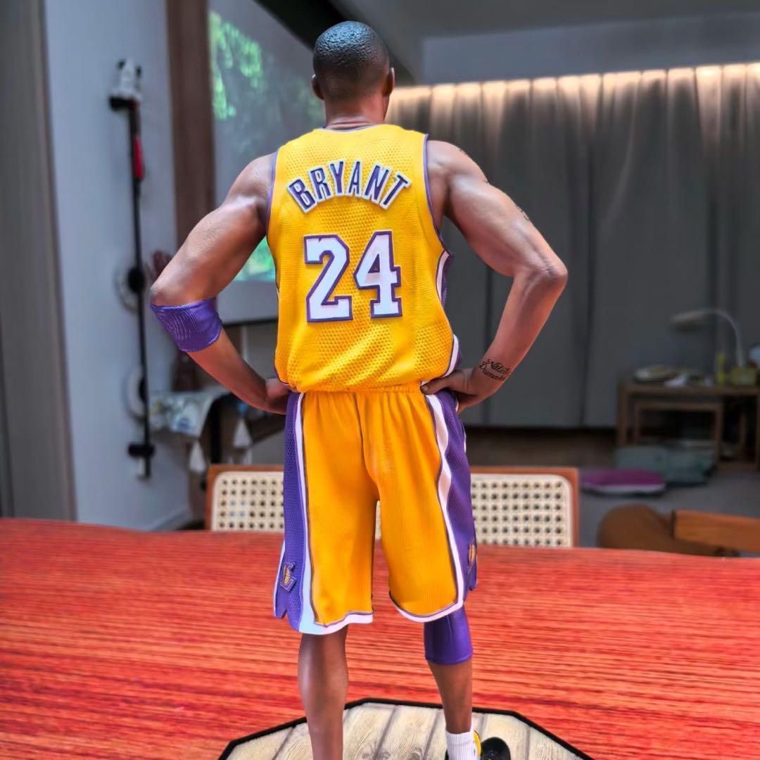Kobe Bryant 24番 Los Angeles Lakers フィギュア Kobe Bryant 1/9