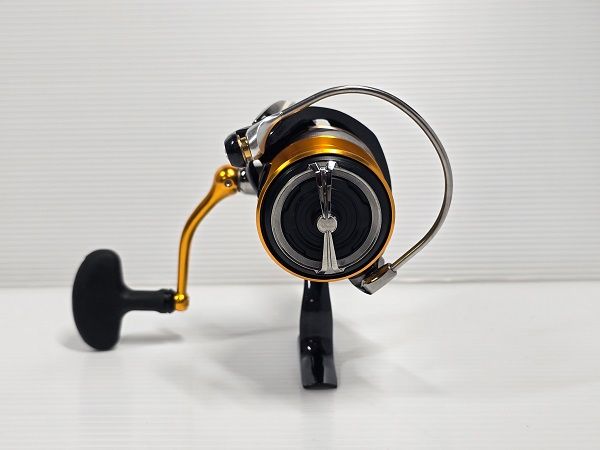 中古品】 ダイワ Daiwa スピニングリール 20 レブロス LT 4000