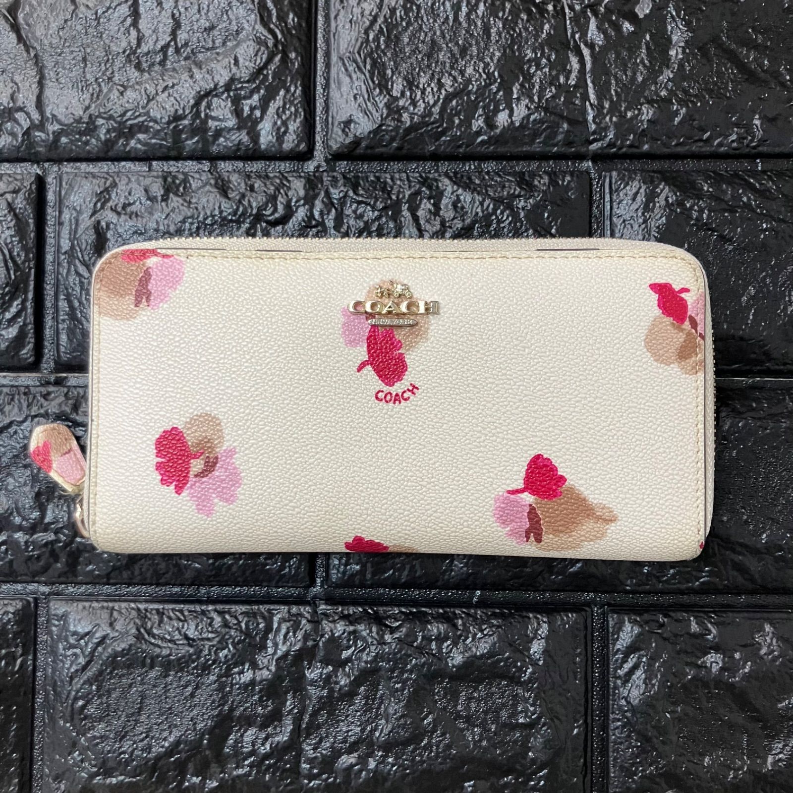 ◼︎ COACH コーチ 長財布 ラウンドファスナー レザー 花柄 ロゴ金具
