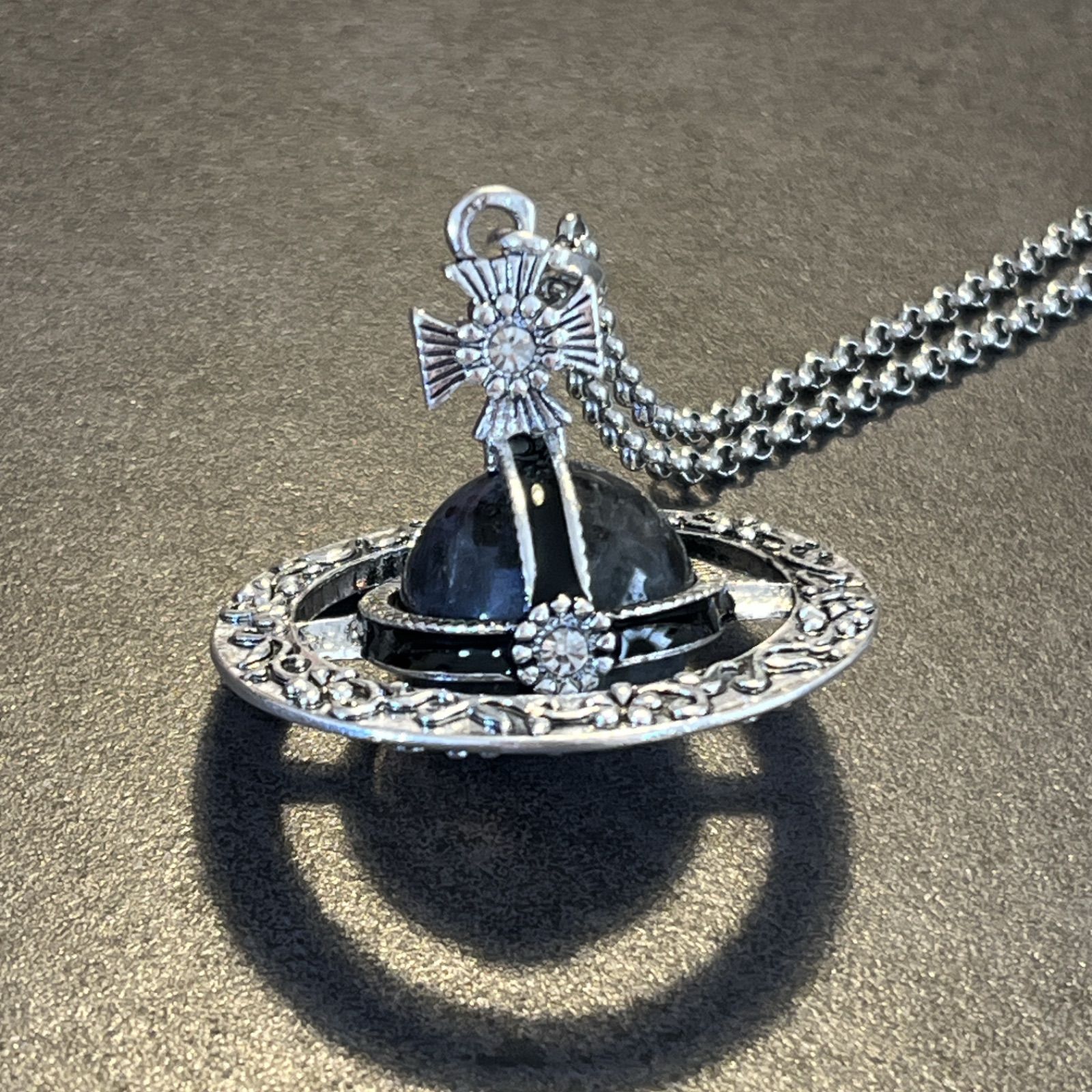 Vivienne Westwood アンティーク オーブネックレス 花刻印