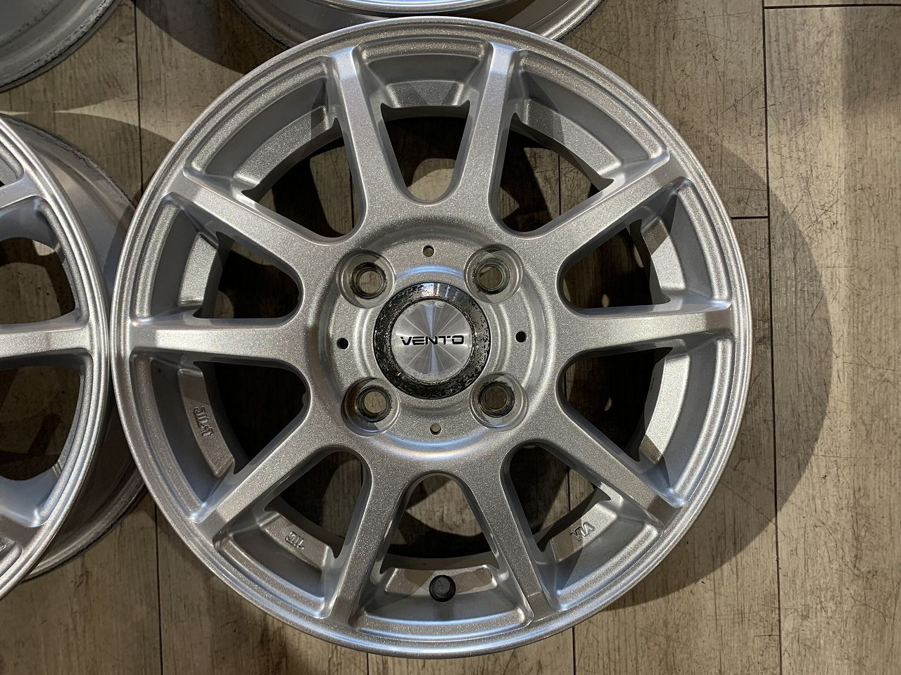 【2401067】TOPY VENTO スポークホイール 13インチ 4J +42 PCD100 4H 67mm 軽自動車 ワゴンR タント ムーブ バモス スペーシア ミラ N-BOX 等
